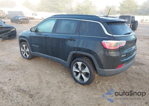 2020 Jeep Compass Latitude 4X4 z USA, uszkodzony, nr VIN 3C4NJDBB7LT100824